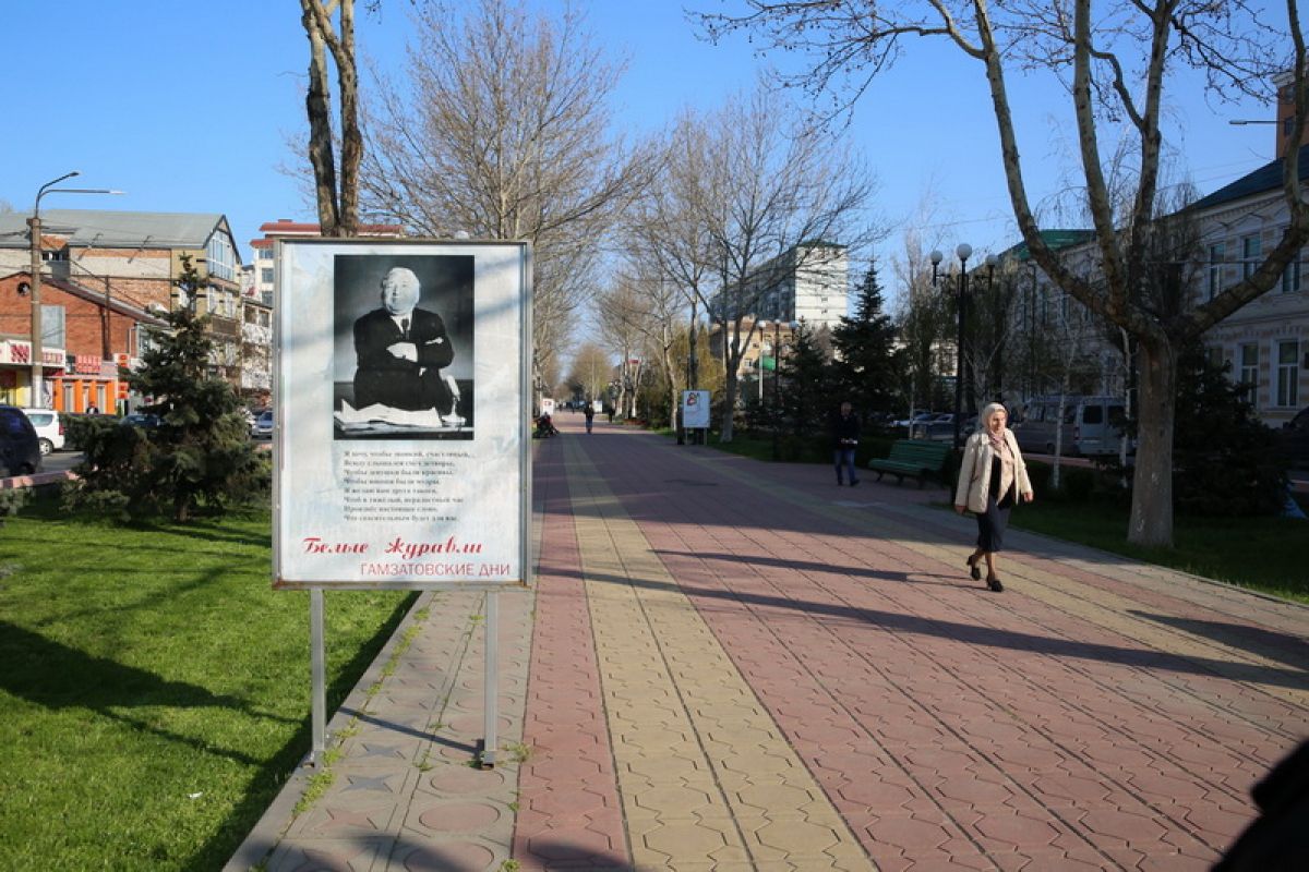 Проспект расула гамзатова махачкала. Проспект Расула Гамзатова. Махачкала проспект Гамзатова. Махачкала ул Расула Гамзатова. Улица Расула Гамзатова в Махачкале.